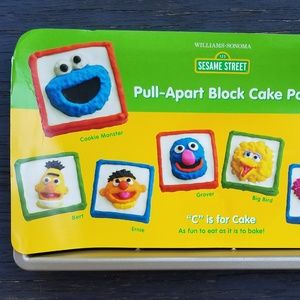 SESAME STREET Pull Apart Nonstick Cake Pan